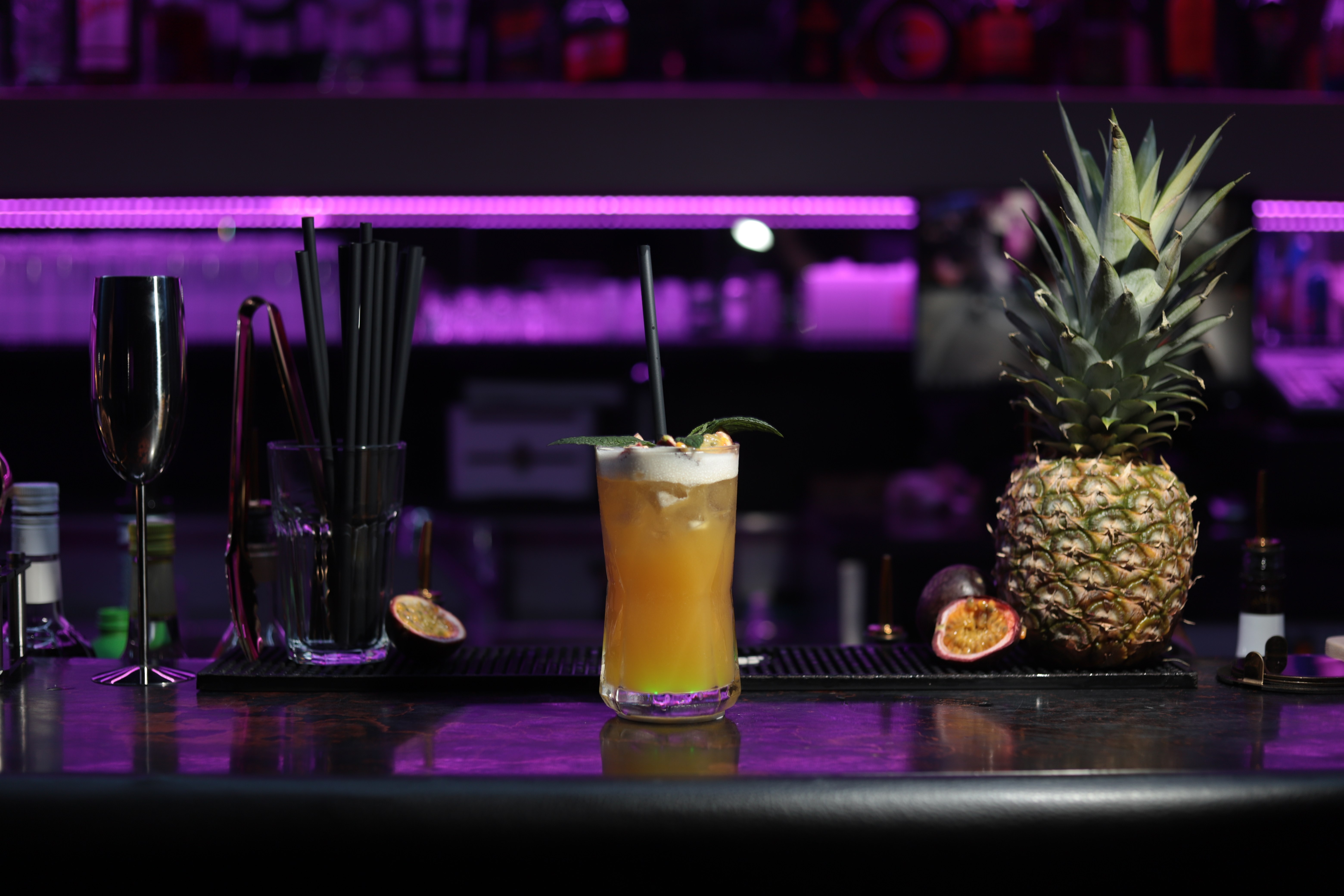 Préparation de cocktails au bar