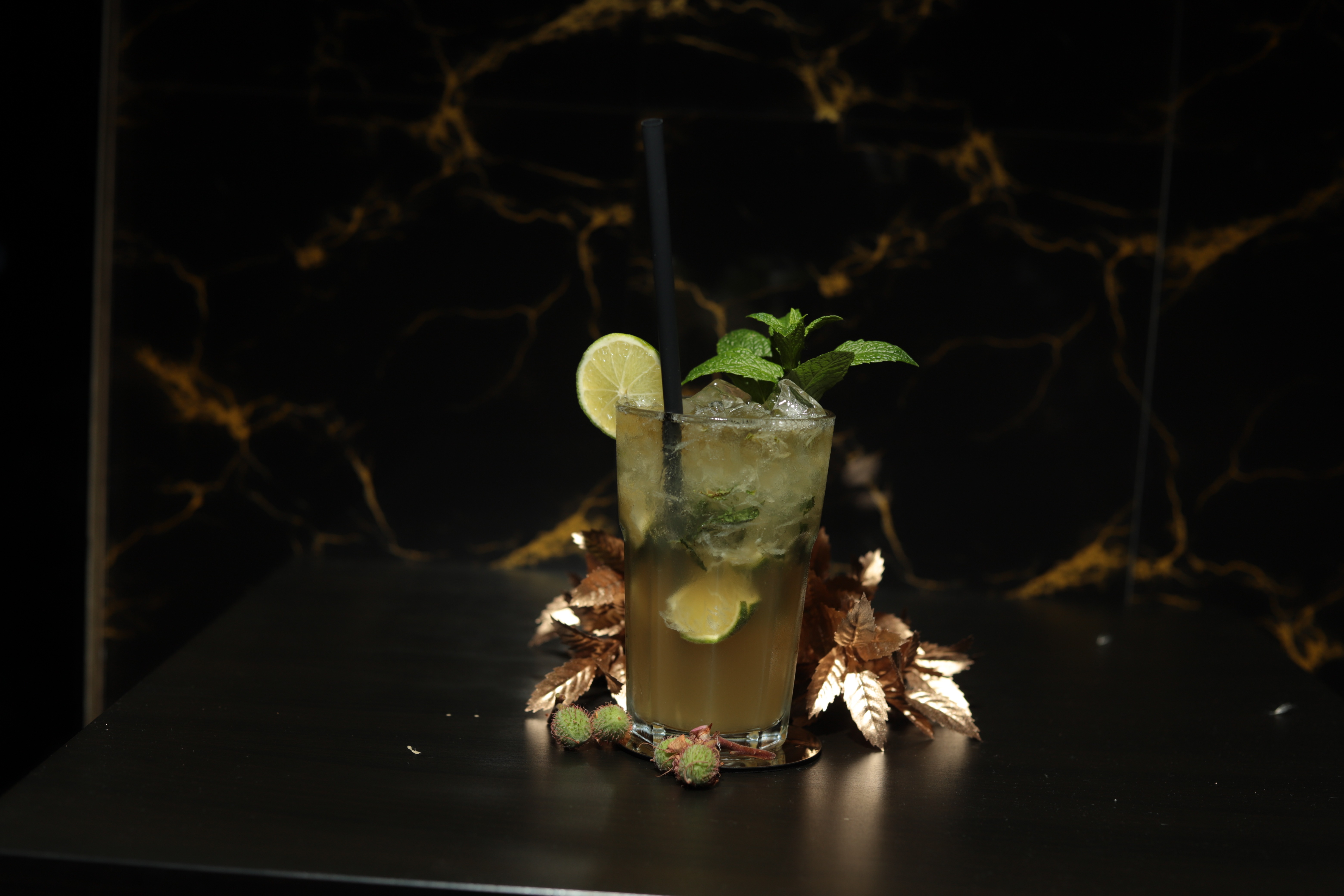 Mojito sur fond de marbre noir